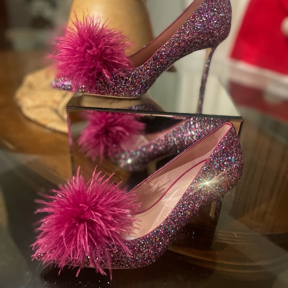 Kate spade shimmering  3” heels w/feathered pom poms
